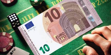 10 euro su tavolo da gioco
